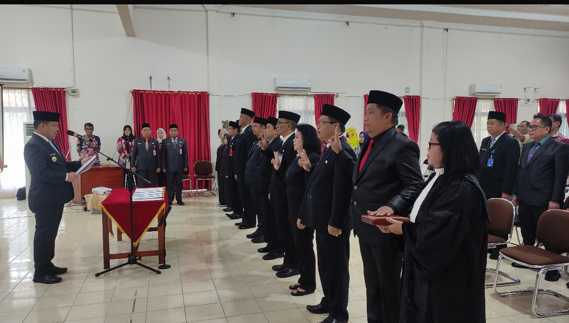 Penjabat Bupati Barito Selatan kukuhkan 10 pejabat pimpinan tinggi pratama