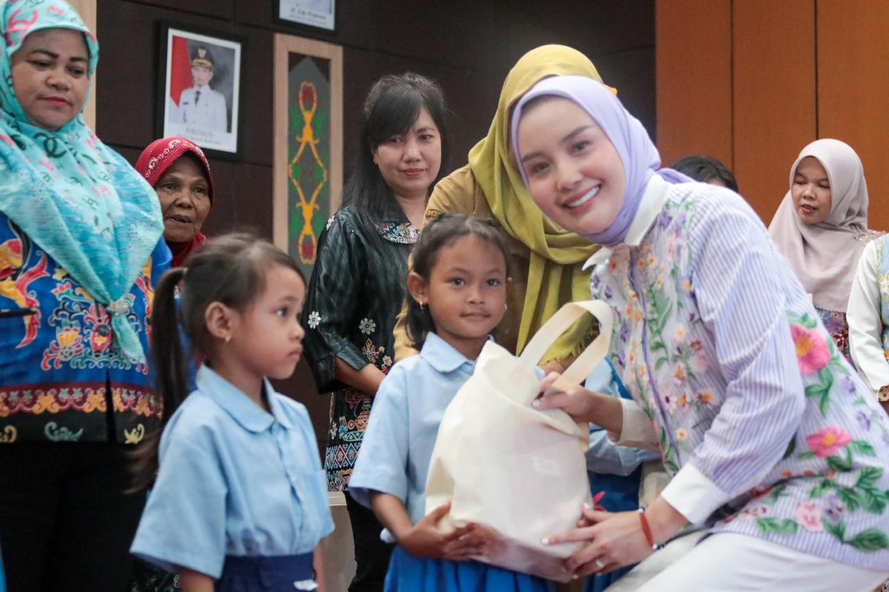 Ketua TP Posyandu Kalteng Aisyah Thisia Agustiar Sabran Kunjungan Sekaligus Sosialisasi dan Pembinaan Posyandu 6 Bidang SPM