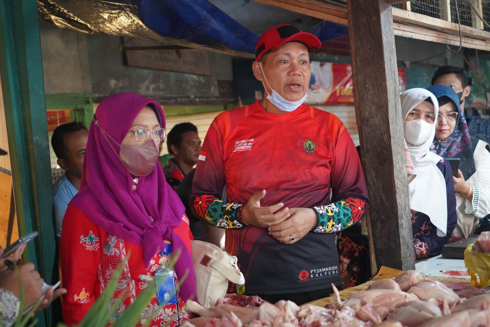 Tim Satgas Pangan Bersama TPID Prov. Kalteng Lakukan Pemantauan Harga Bahan Pokok Dan LPG Di Pasar Besar