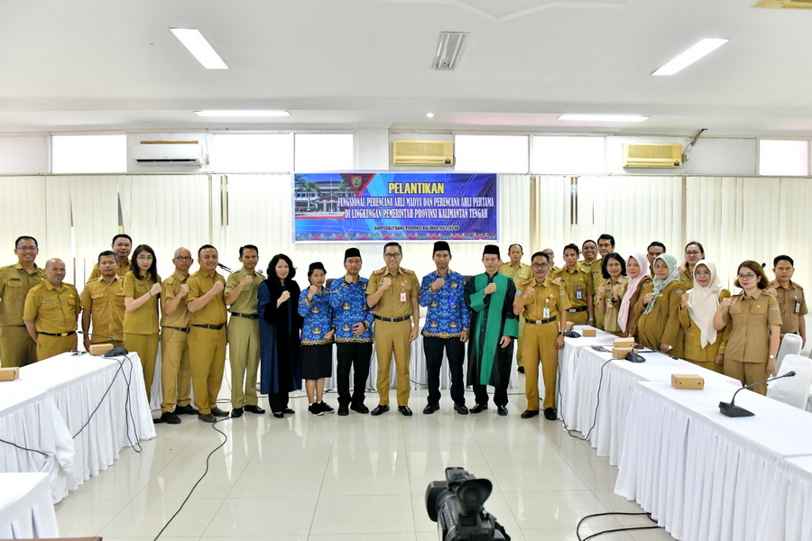 Bappedalitbang Prov. Kalteng Gelar Pelantikan dan Pengambilan Sumpah Jabatan Pejabat Fungsional Perencana Ahli Madya dan Perencana Ahli Pertama