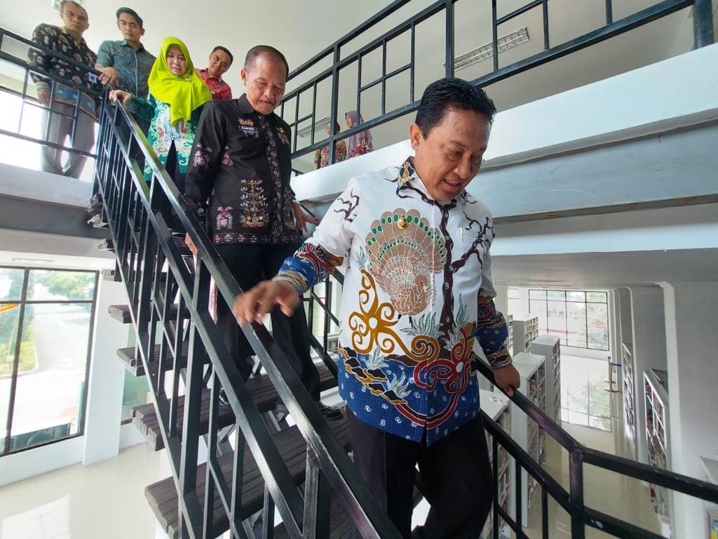 Wagub Kalteng Edy Pratowo Kunjungi Dispursip Kalteng