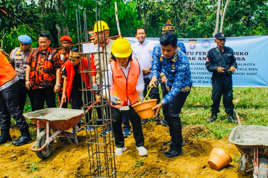 Mewakili Gubernur, Pj. Sekda Kalteng Linae Victoria Aden Hadiri Peletakan Batu Pertama Posko Terpadu GDAN