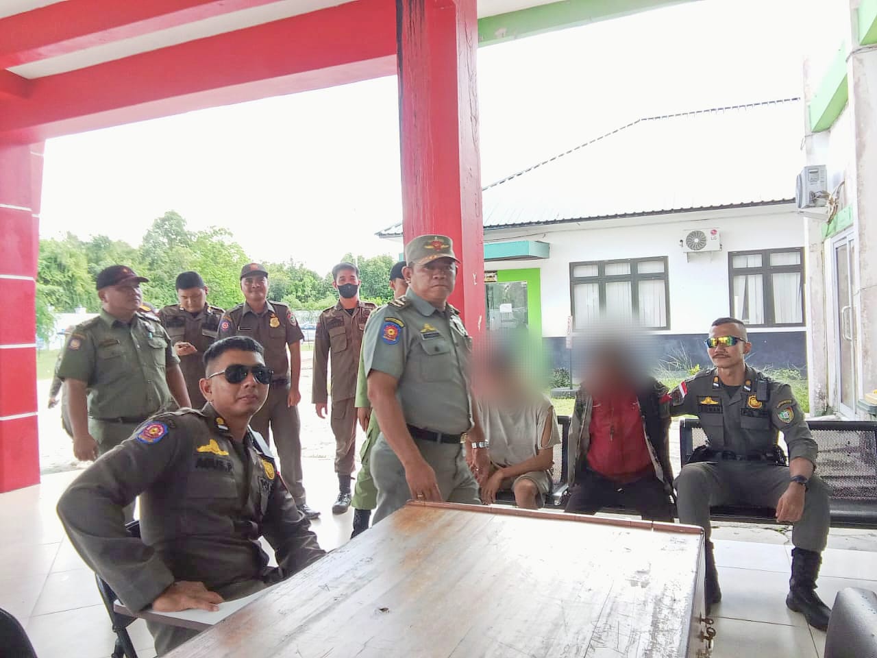 Laporan Warga Terkait Gangguan Ketertiban, Satpol PP Prov. Kalteng Mengamankan Senjata Tajam yang Dibawa Kedua Remaja