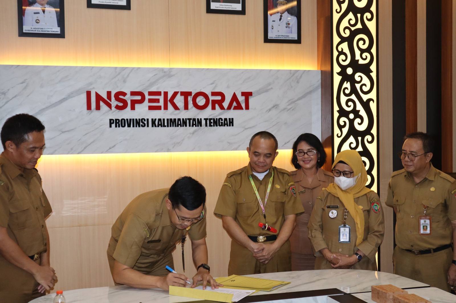 Unit Pengendalian Gratifikasi Prov. Kalteng Terima Penyerahan Barang Gratifikasi dari BPSDM Provinsi Kalteng