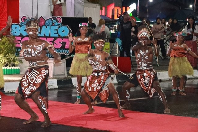 Gubernur Kalteng Sugianto Sabran Apresiasi Kegiatan Hadari Kahayan Glow Run Dalam Rangkaian Acara Borneo Decafest 2024