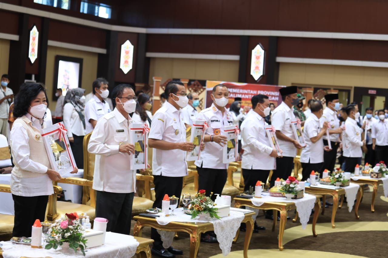Gubernur Kalteng Menyerahkan DIPA TA 2022