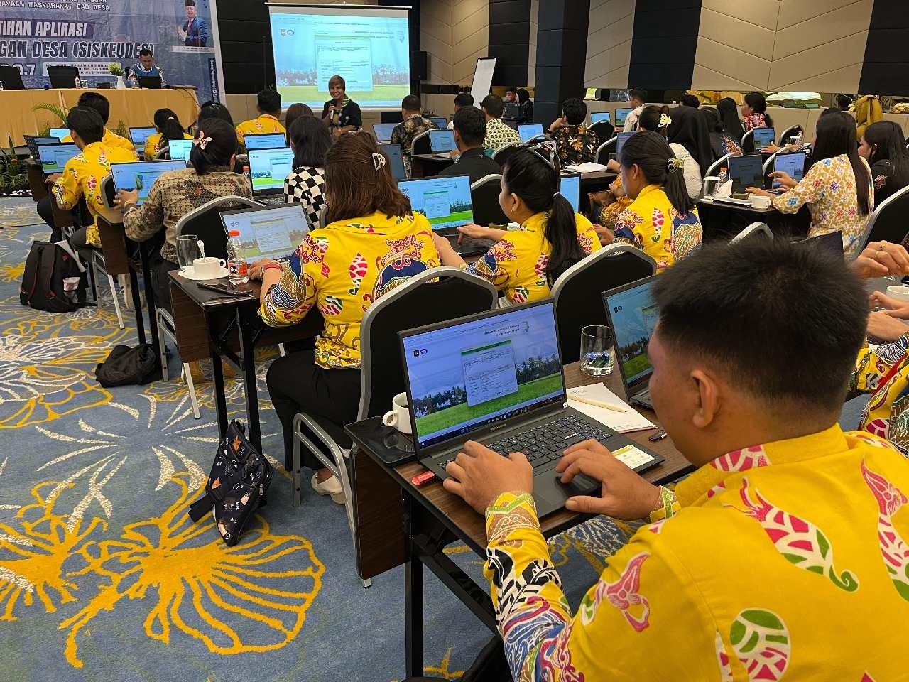Dinas PMD Prov. Kalteng Gelar Pelatihan Aplikasi Sistem Keuangan Desa Versi 2.0.7 Tahun 2025 Angkatan II