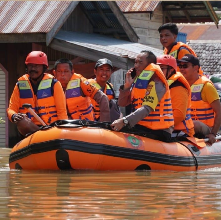 Pemprov dan Tim Gabungan Dirikan Posko dan Dapur Umum Kepada Masyarakat Terdampak Banjir