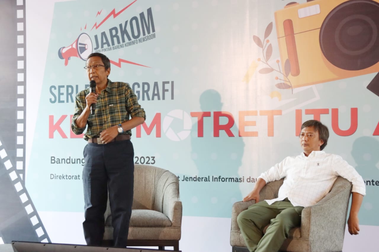 Diskominfo Prov. Kalteng Kirimkan Dua Orang ASN Untuk Ikuti Kegiatan Jadi Pintar Bareng Kominfo Newsroom (JARKOM) Seri Photografi