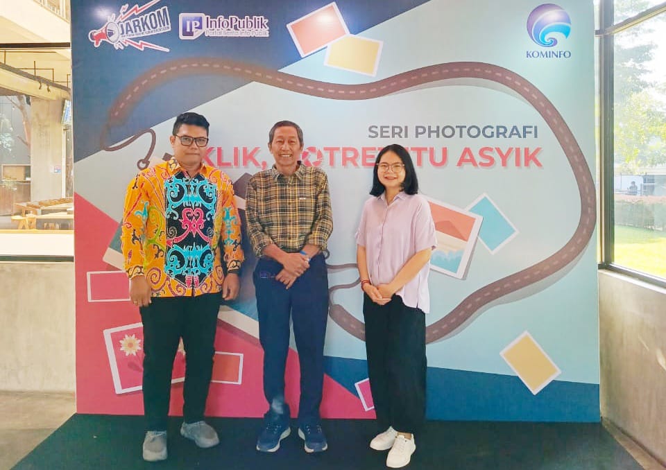 Diskominfo Prov. Kalteng Kirimkan Dua Orang ASN Untuk Ikuti Kegiatan Jadi Pintar Bareng Kominfo Newsroom (JARKOM) Seri Photografi