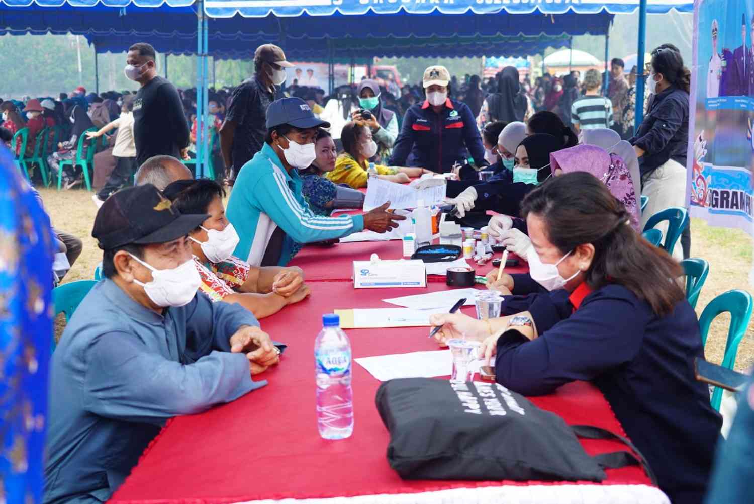 Gubernur Kalteng Agustiar Sabran Salurkan Bantuan Pangan, KHBS, dan Air Bersih bagi Warga Katingan Terdampak Karhutla