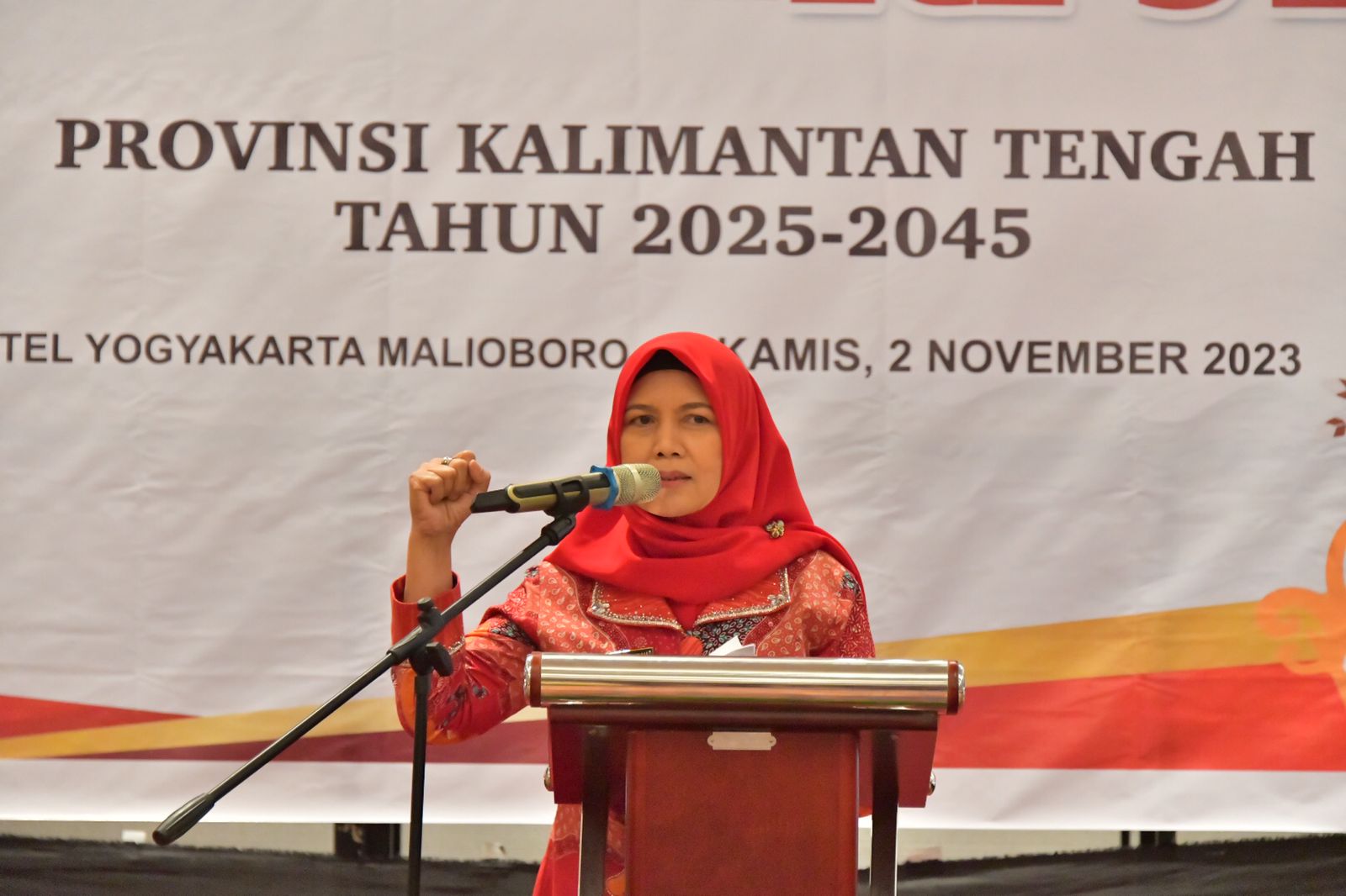 Asisten Ekbang Sri Widanarni Buka Penyelarasan Penyusunan RPJPD Provinsi Kalteng