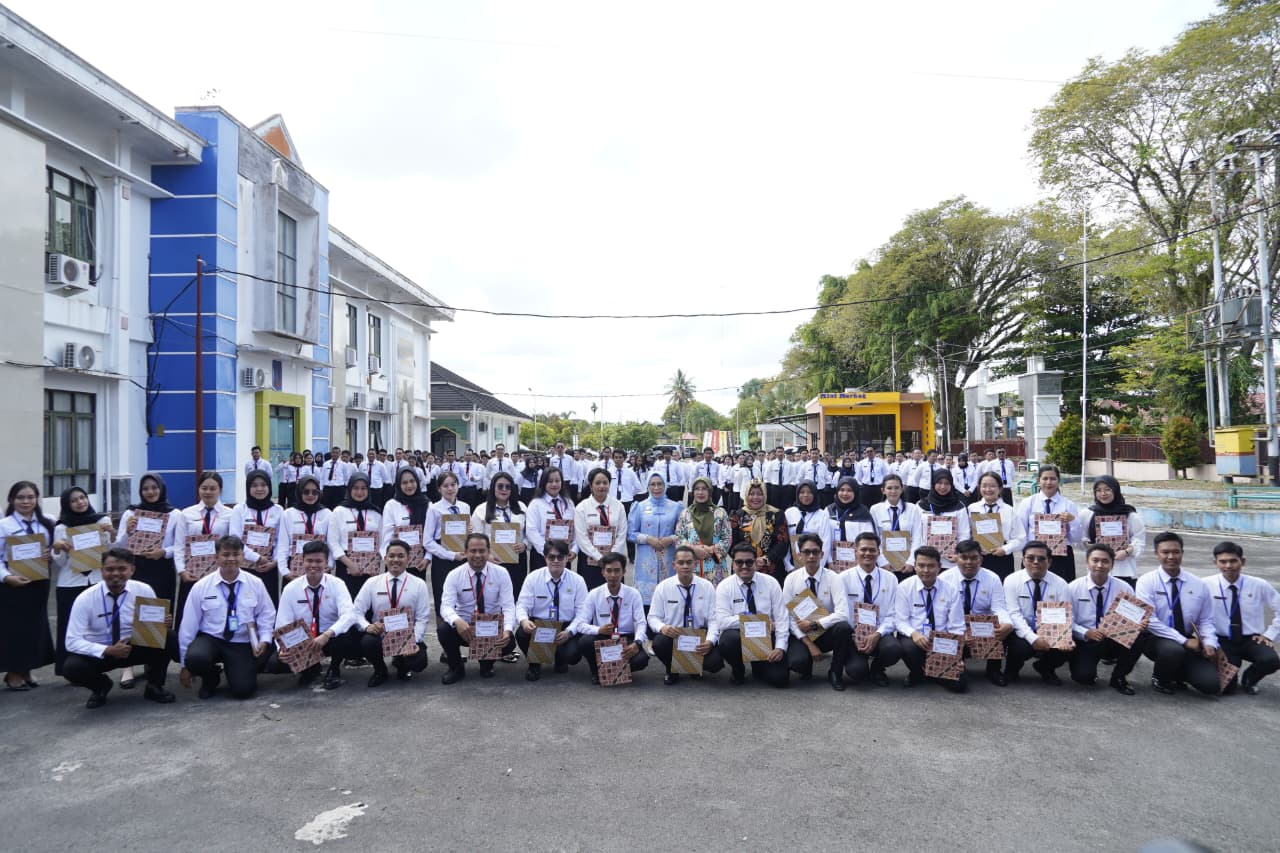 Asisten Administrasi Umum Setda Kalteng Tutup Latsar CPNS
