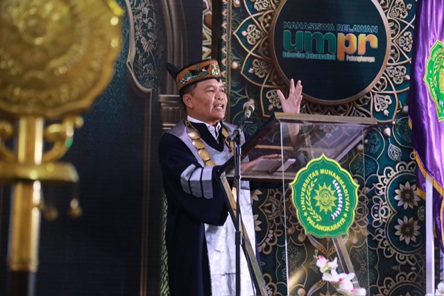 Gubernur Kalteng Agustiar Sabran Hadiri Pelepasan Lulusan dan Pengukuhan Guru Besar UMPR