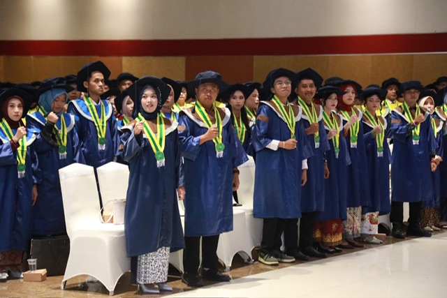 Gubernur Kalteng Agustiar Sabran Hadiri Pelepasan Lulusan dan Pengukuhan Guru Besar UMPR