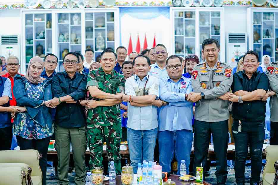 Gubernur Kalteng Agustiar Sabran Terima Aspirasi Serikat Buruh dalam Diskusi Bersama Forkopimda