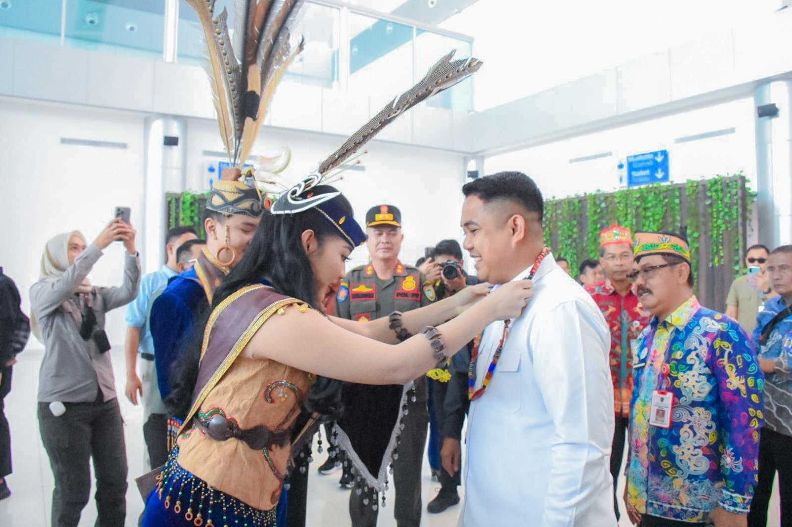 Plt. Sekda Prov. Kalteng Leonard S. Ampung Sambut Kedatangan Wakil Menteri Perlindungan Pekerja Migran Indonesia Dzulfikar Ahmad Tawalla