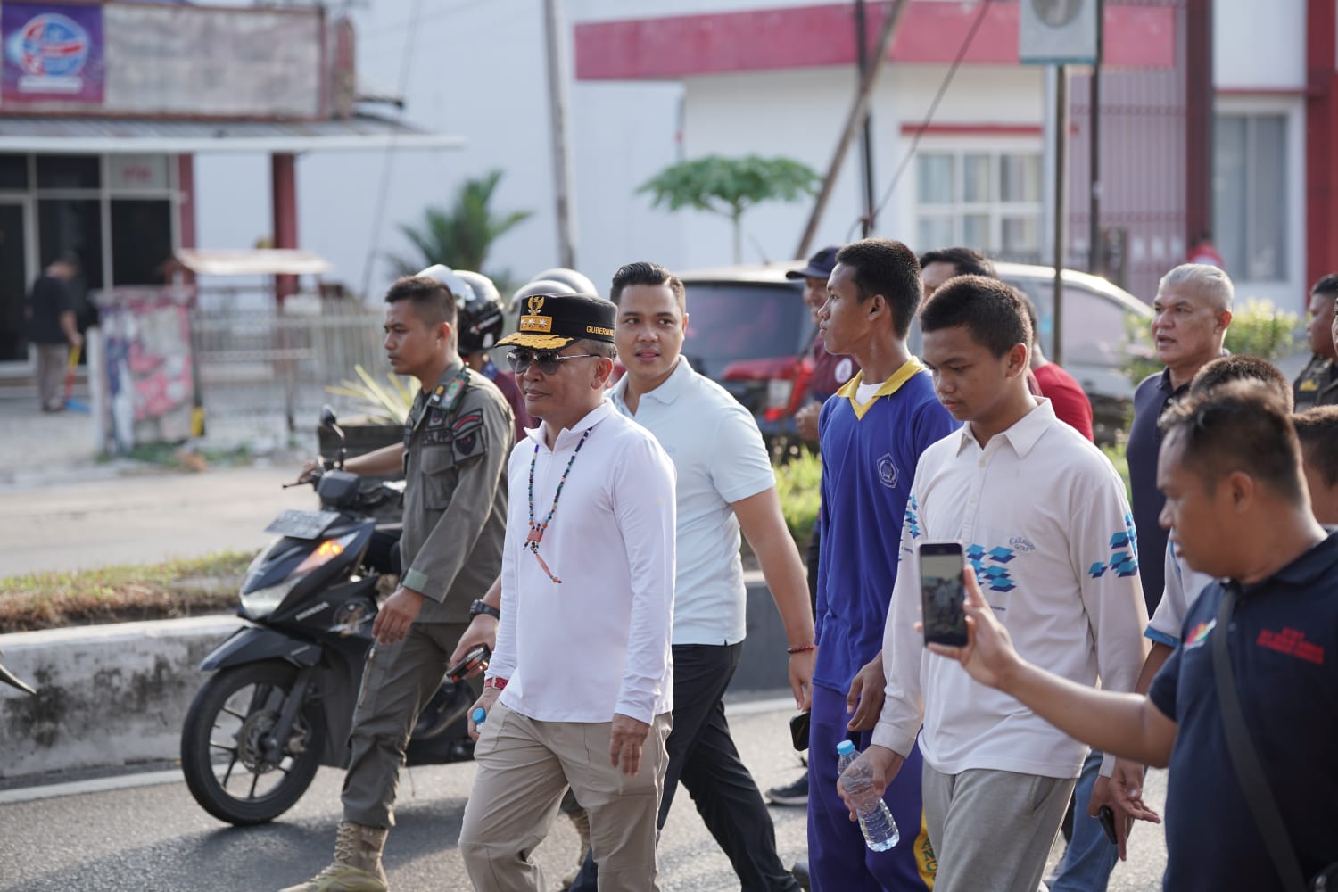 Gubernur Kalteng Agustiar Sabran Hadiri Jalan Sehat Dalam Rangka HUT ke-66 SMA Negeri 1 Palangka Raya