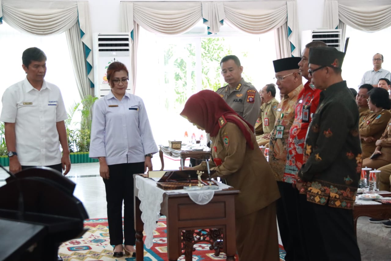 Kadis TPHP Terima DIPA Tahun Anggaran 2024