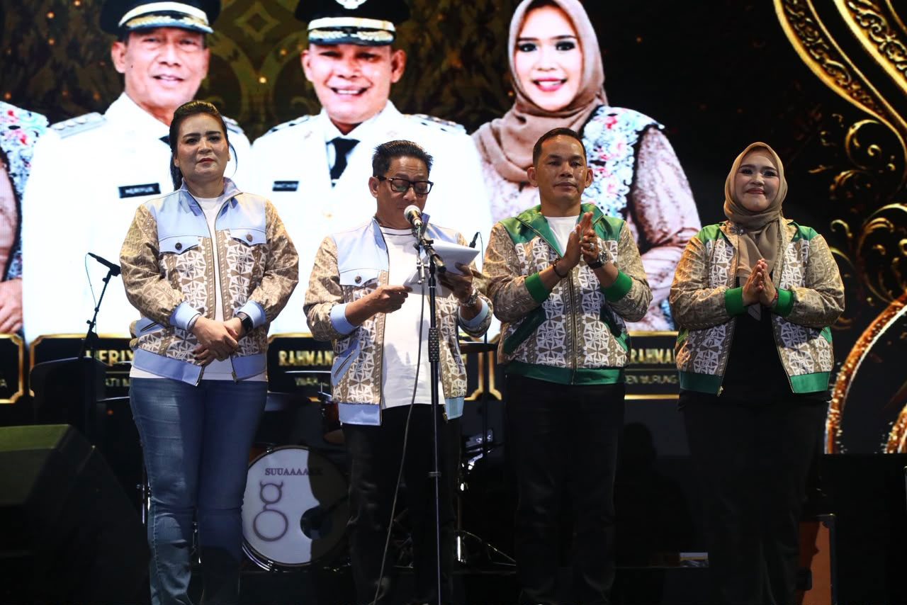 Sekda Kalteng Linae Victoria Aden Hadiri Malam Hiburan Hari Jadi Murung Raya