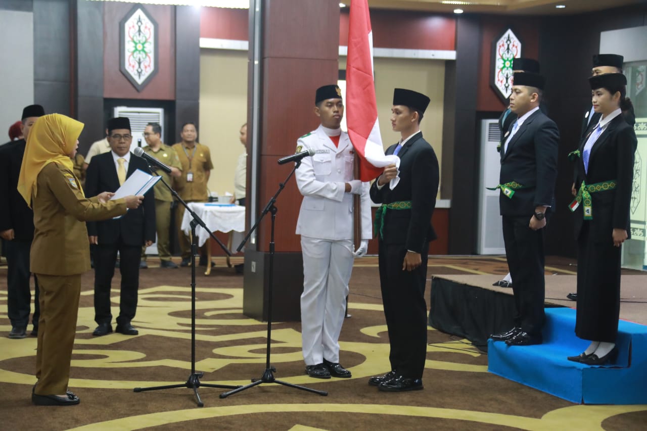 Plt Asisten Pemerintahan Setda Kalteng Lisda Ariyana Lantik DPPI dan Buka Pusdiklat Paskibraka