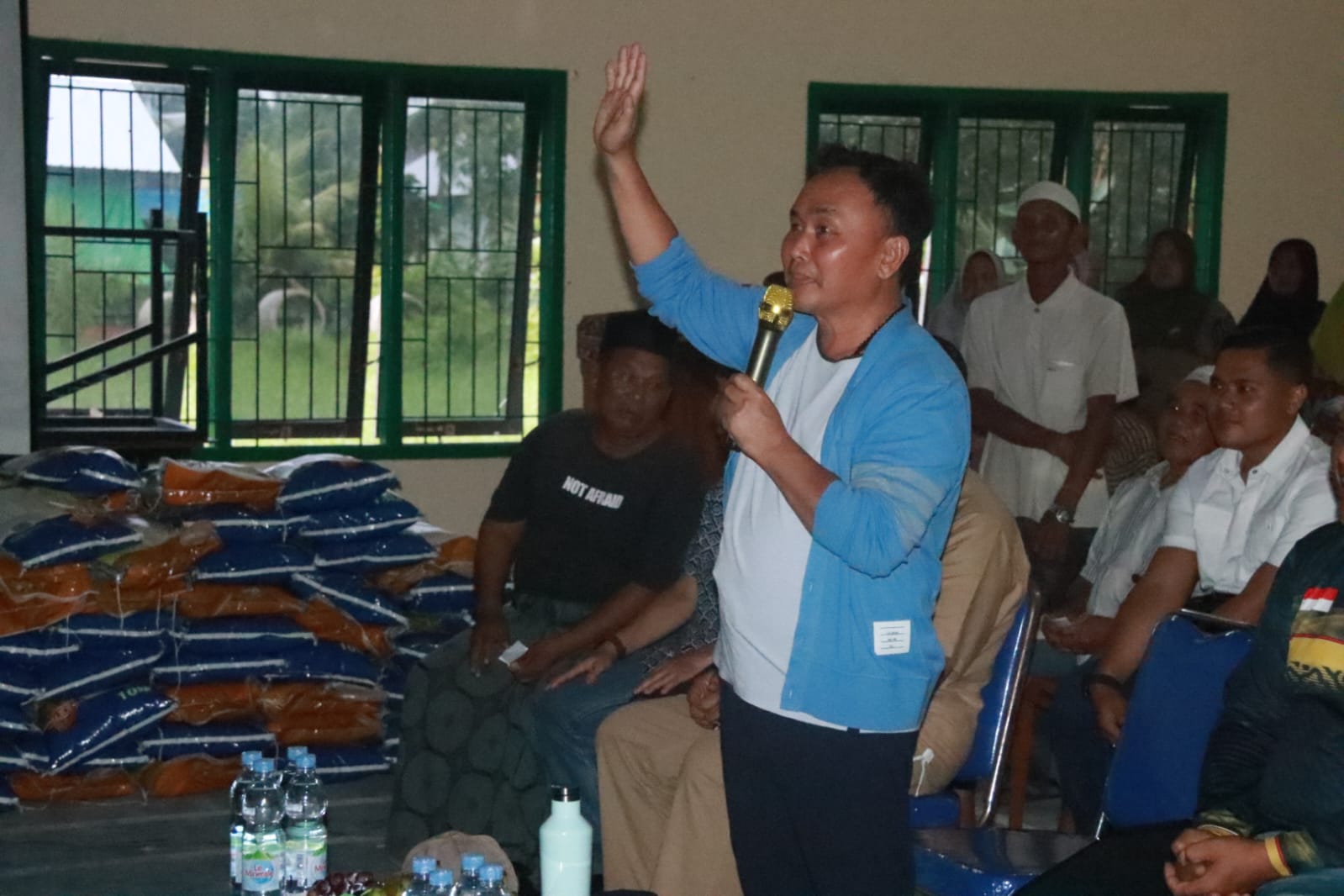 Gubernur Kalteng Sugianto Sabran Salurkan Bantuan Paket Sembako dan Buka Pasar Murah di Desa Kubu dan Desa Bogam