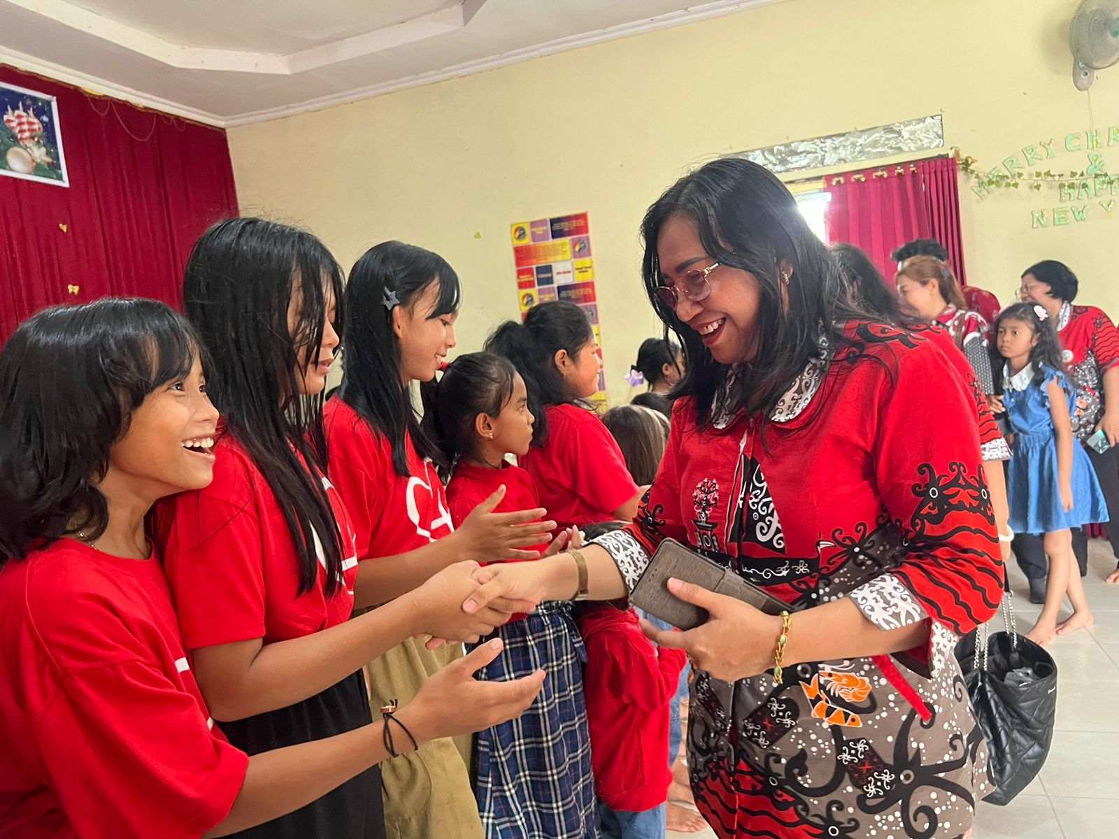 Dislutkan Prov. Kalteng Kunjungi Panti Asuhan Roti Hidup Dalam Rangka Peringati Hari Natal dan Tahun Baru 2025