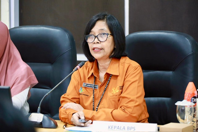 Asisten Ekbang Sri Widanarni Hadiri Konferensi Pers Berita Resmi Statistik BPS Prov. Kalteng