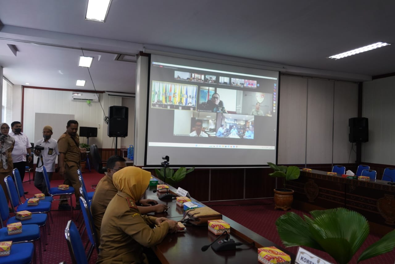 Sahli Yuas Elko Hadiri Secara Virtual Rakor Pengendalian Inflasi Tahun 2023 bersama Mendagri RI