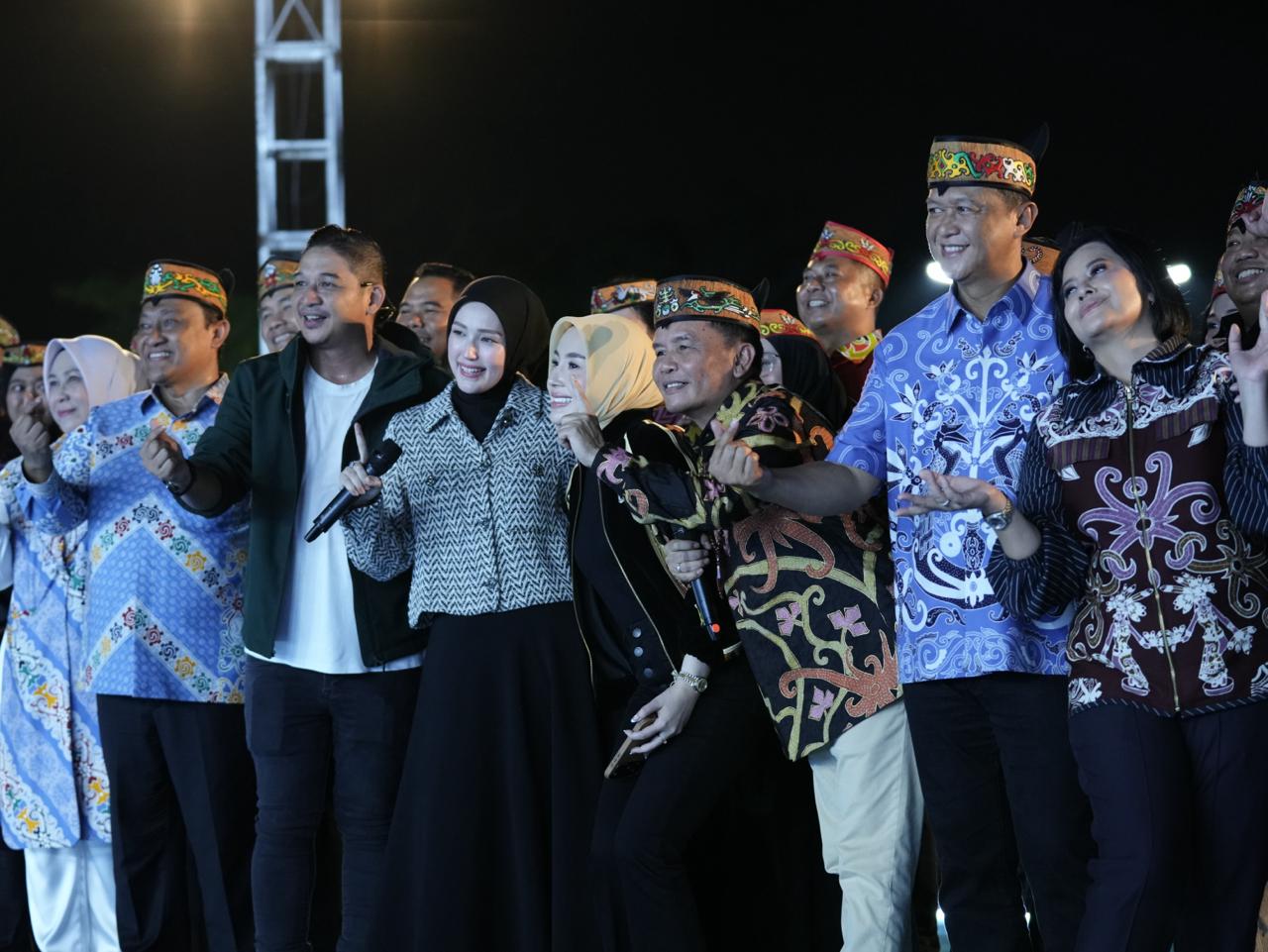 Gubernur Kalteng Agustiar Sabran Hadiri Huma Betang Night Hari Bhayangkara Ke-80