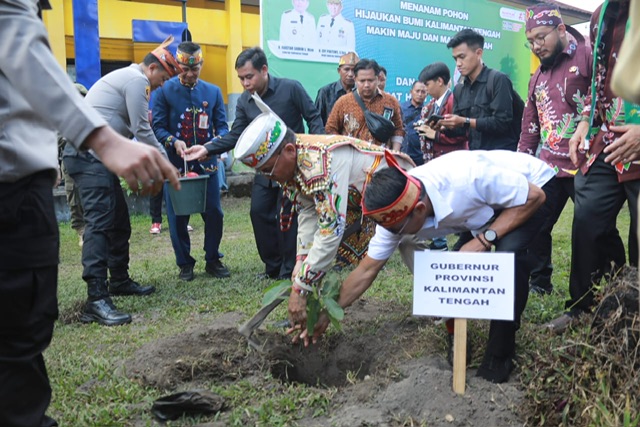 Gubernur Kalteng Agustiar Sabran Lakukan Kunjungan Kerja ke SMAN 1 Tamiang Layang