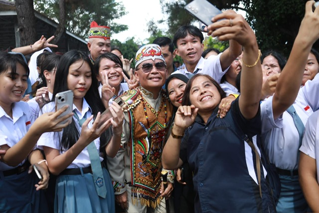 Gubernur Kalteng Agustiar Sabran Lakukan Kunjungan Kerja ke SMAN 1 Tamiang Layang