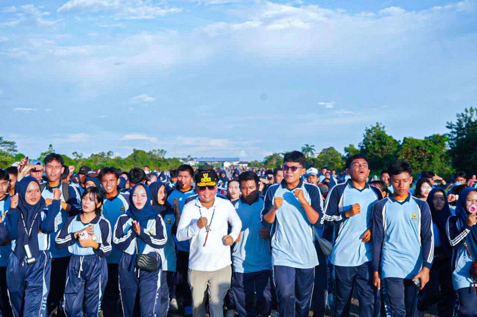 Gubernur Kalteng Agustiar Sabran Gelar Jalan Santai Bersama Pelajar dan Masyarakat Umum