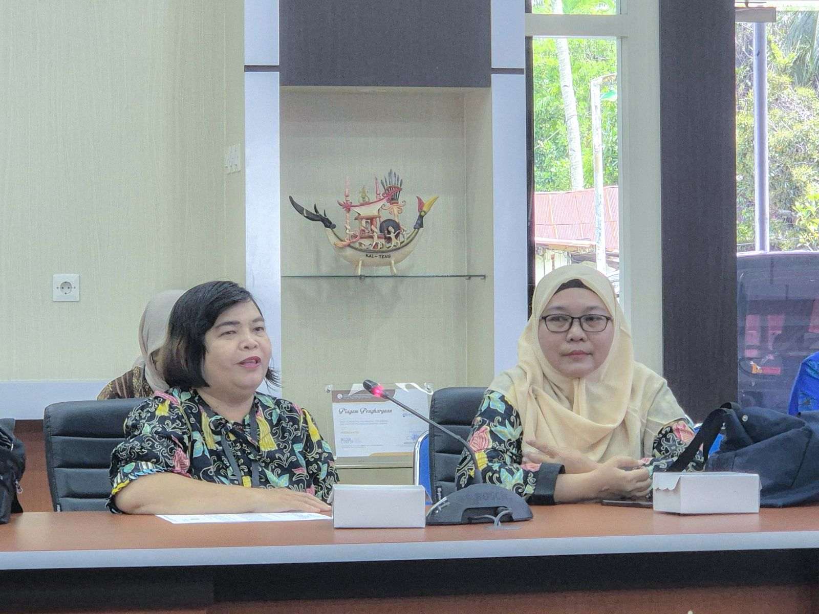Balai Bahasa Prov. Kalteng Audiensi dengan Diskominfosantik Prov. Kalteng Sosialisasi Pembinaan Lembaga Terkait Pengutamaan Bahasa Negara