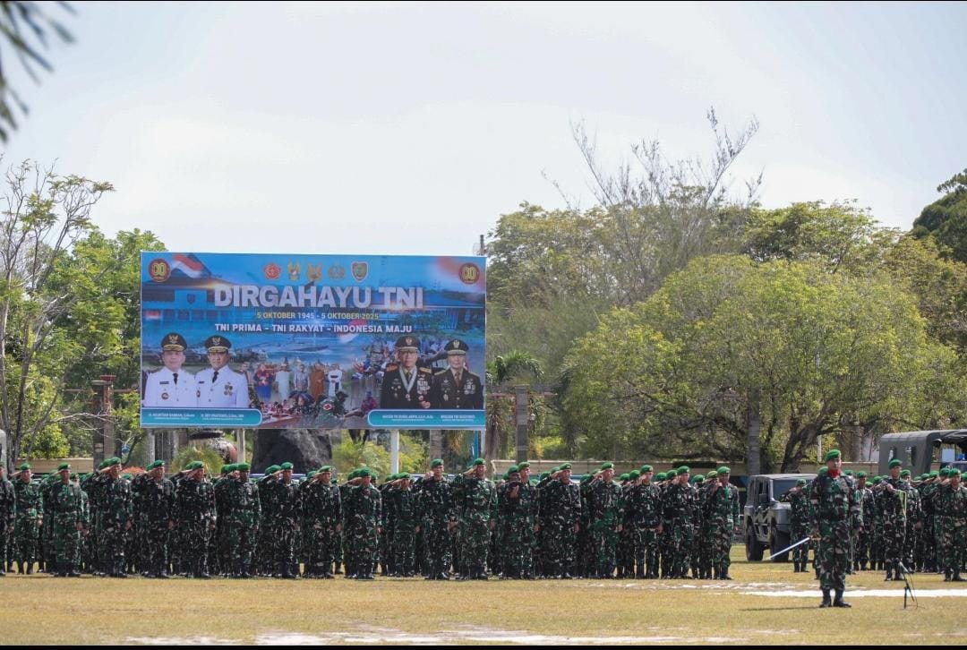 Gubernur Kalteng Agustiar Sabran Bersama Wagub Kalteng Edy Pratowo Hadiri Upacara Parade Peringati HUT ke-80 TNI