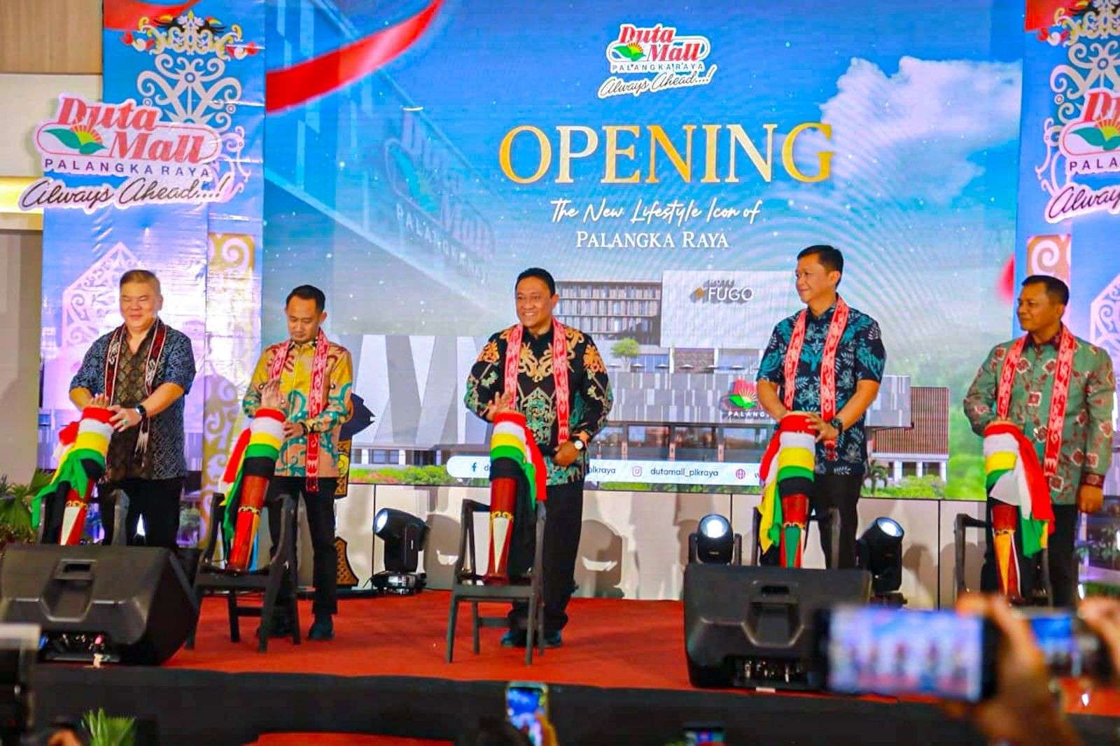 Wagub Kalteng Edy Pratowo Buka Duta Mall Palangka Raya