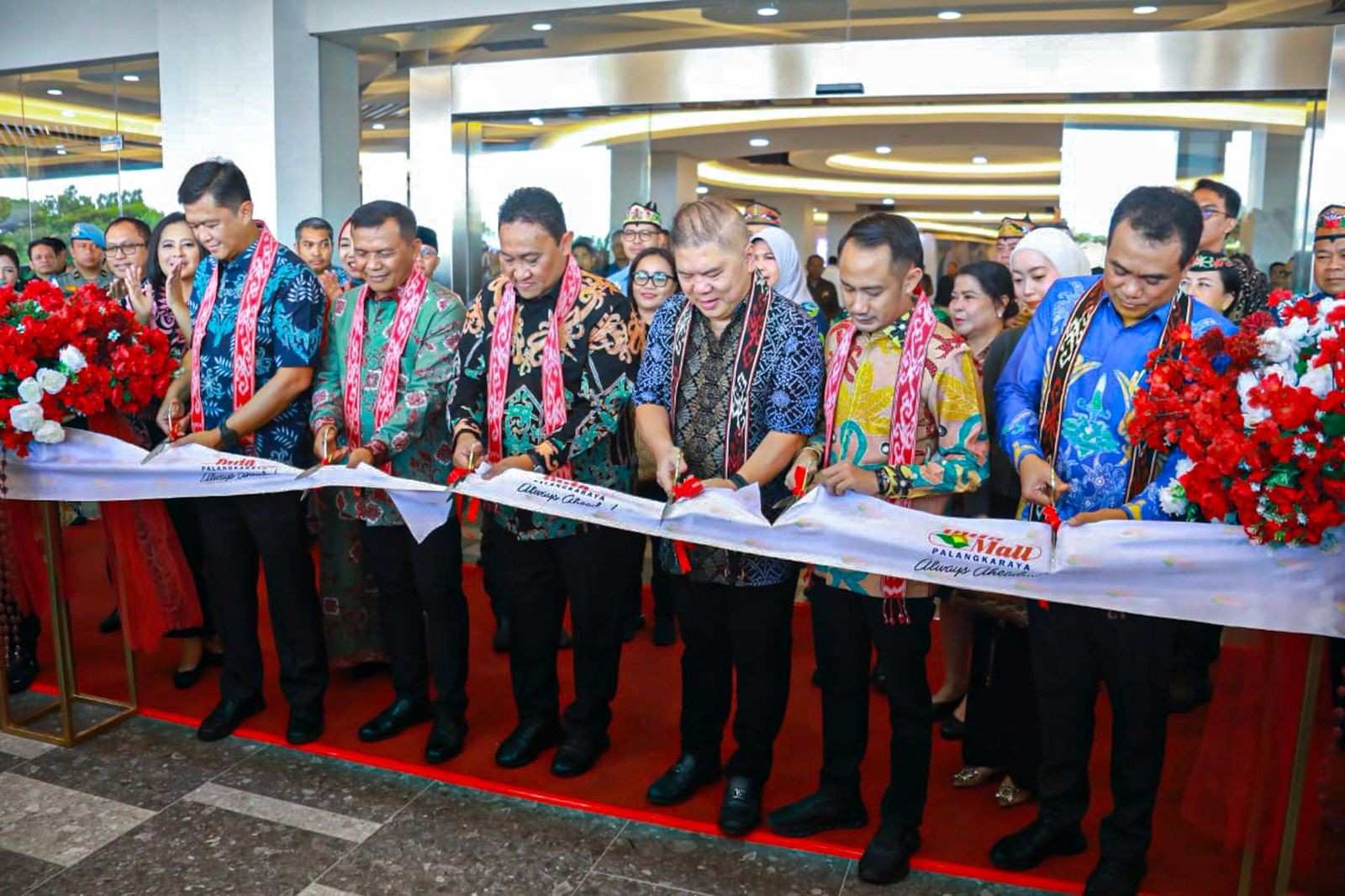 Wagub Kalteng Edy Pratowo Buka Duta Mall Palangka Raya