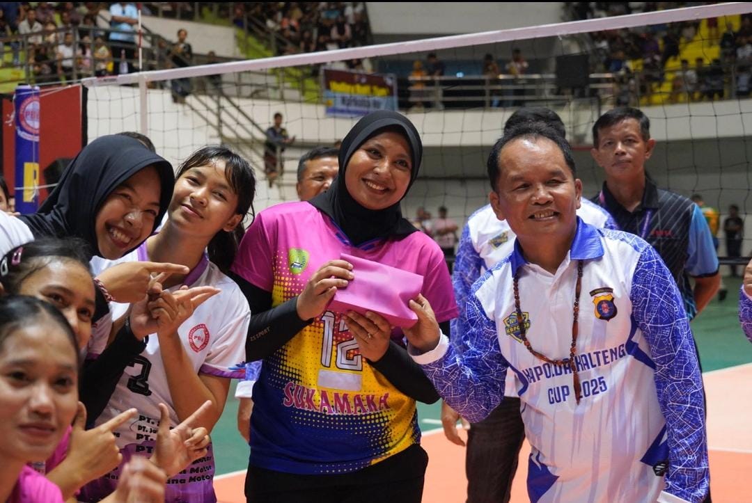 Gubernur Kalteng Agustiar Sabran Resmi Tutup Turnamen Bola Voli Kapolda Cup Tahun 2025