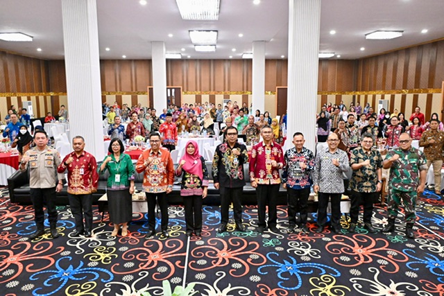 Asisten Ekbang Sri Widanarni Buka Rakordalev Pelaksanaan Rencana Pembangunan Daerah Prov. Kalteng Semester III