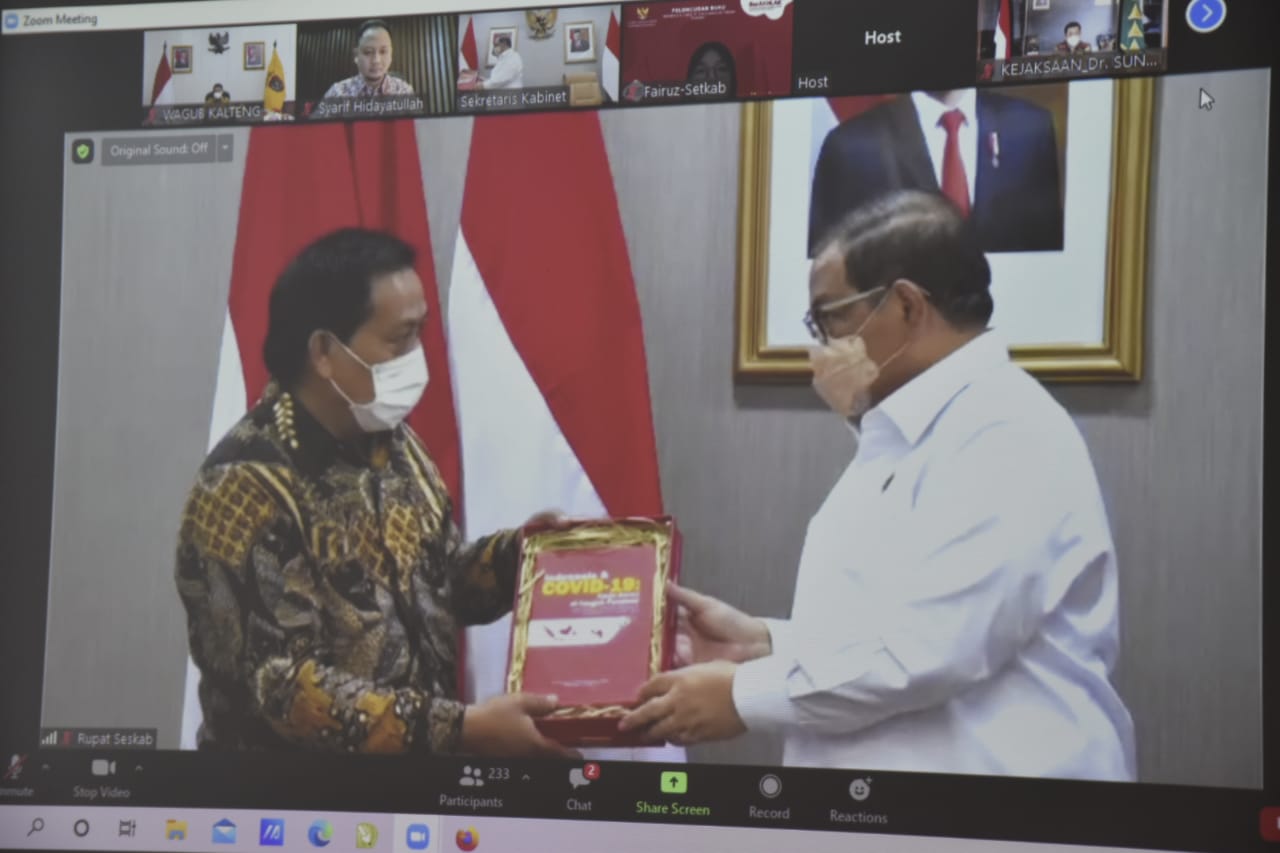 Wagub Kalteng Edy Pratowo Hadiri Peluncuran Buku Indonesia Dan Covid-19