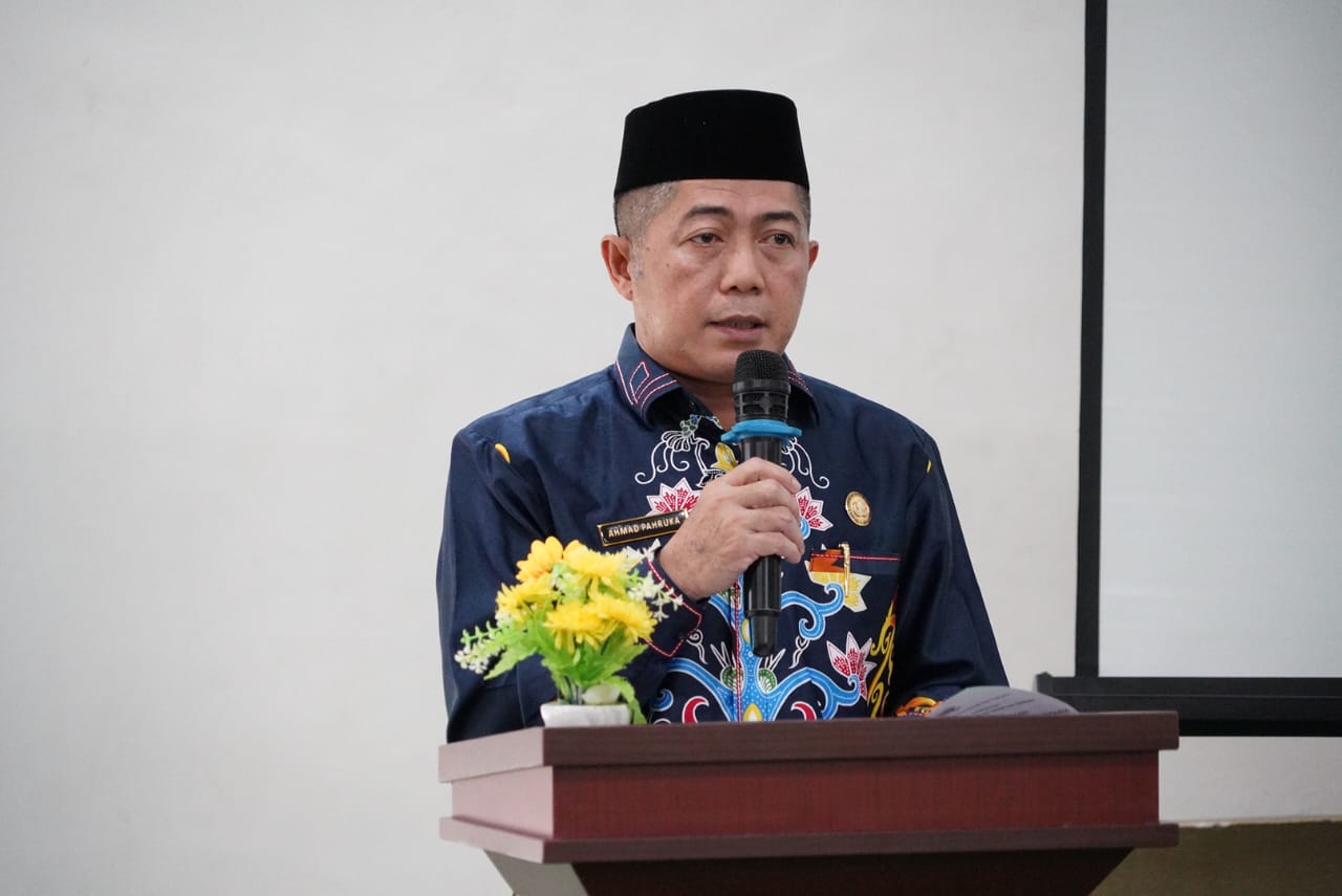 Plt Kepala Biro Kesra Setda Kalteng Ahmad Pahruka Buka Manasik Umrah Sekaligus Lepas Keberangkatan 121 Jamaah Umrah PT Alifa Raya Tour Palangka Raya