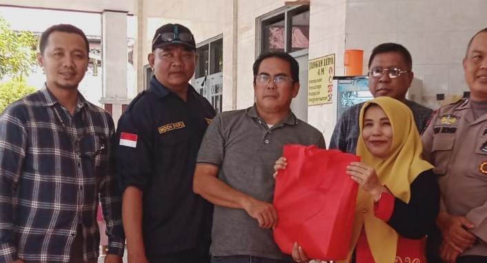 Disdik Prov. Kalteng Turut Serta Dalam Memberikan Dukungan Kepada Korban Kebakaran