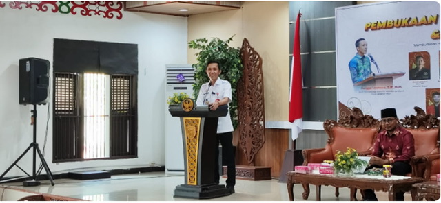 Plt. Kadiskominfosantik Prov. Kalteng Rangga Lesmana Jadi Narasumber Dalam Pelatihan Jurnalistik dan Sarasehan