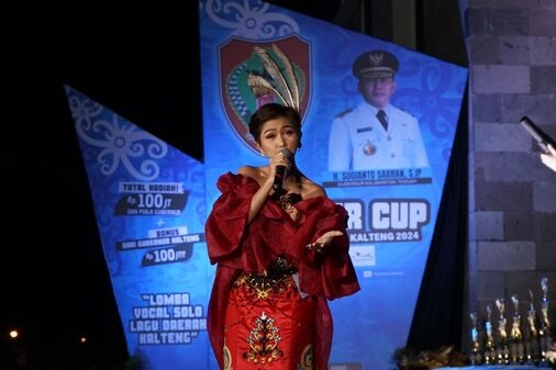 Grand Final Lomba Vokal Solo Lagu Daerah Kalteng Pada Gubernur Cup Festival & Lomba Seni Kalteng Berlangsung Meriah