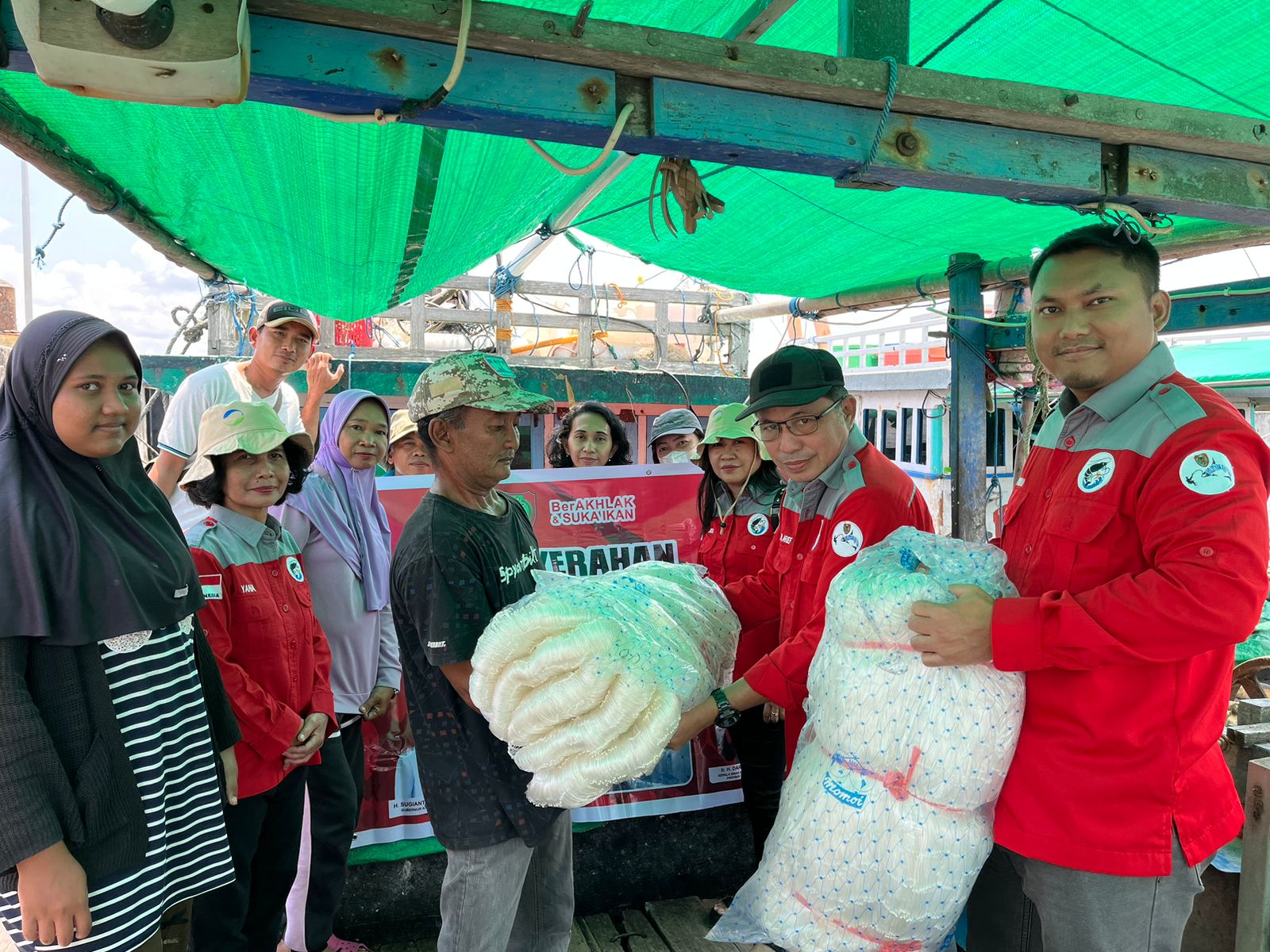 Kadislutkan Prov. Kalteng Harapkan Dengan Diberikannya Bantuan Alat Tangkap Dapat Tingkatkan Hasil Produksi Perikanan