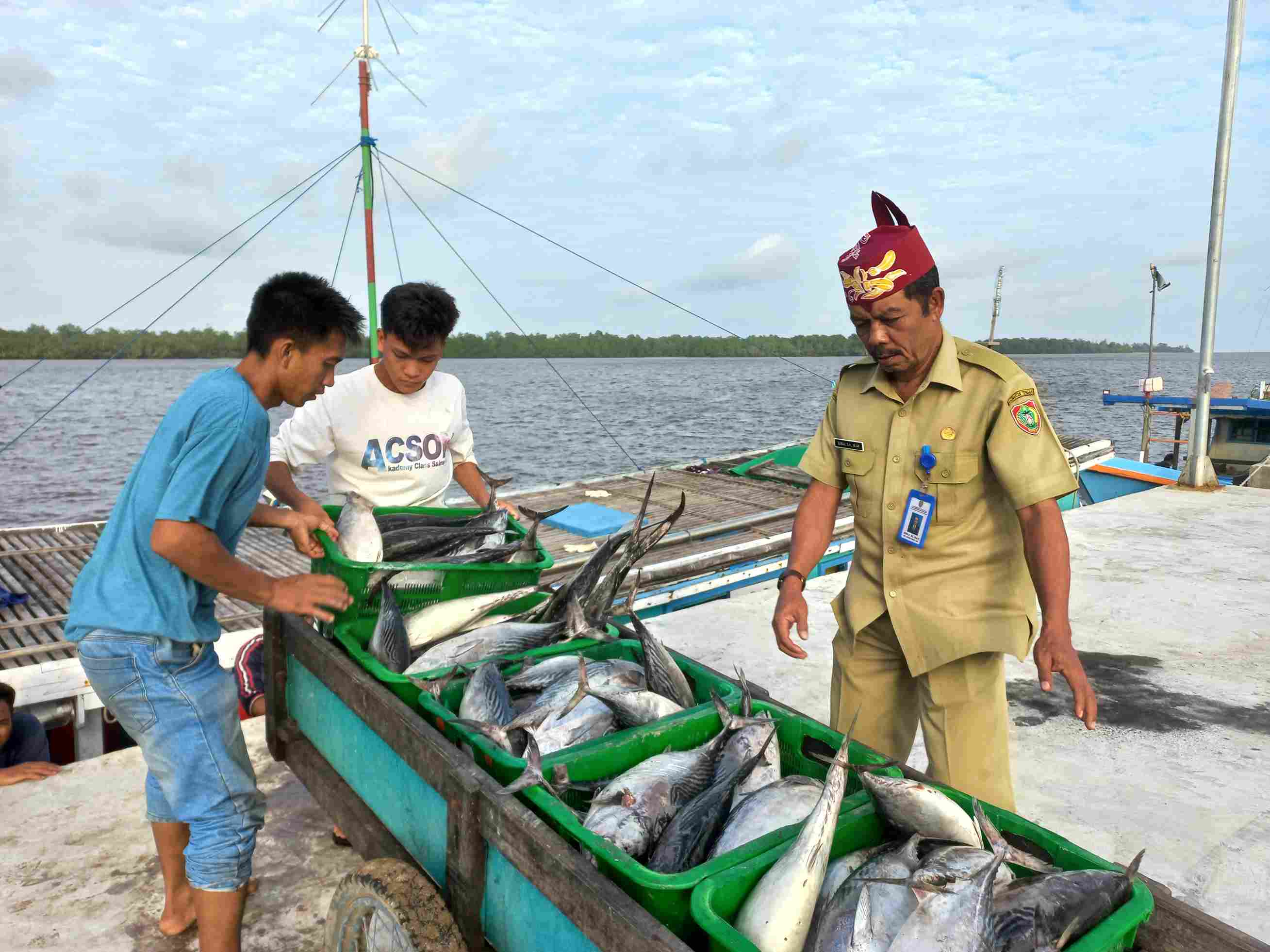 Kepala Dislutkan Prov. Kalteng Darliansjah : Pelabuhan Perikanan Kuala Pembuang Berperan Membantu Nelayan Menjalankan Aktivitas