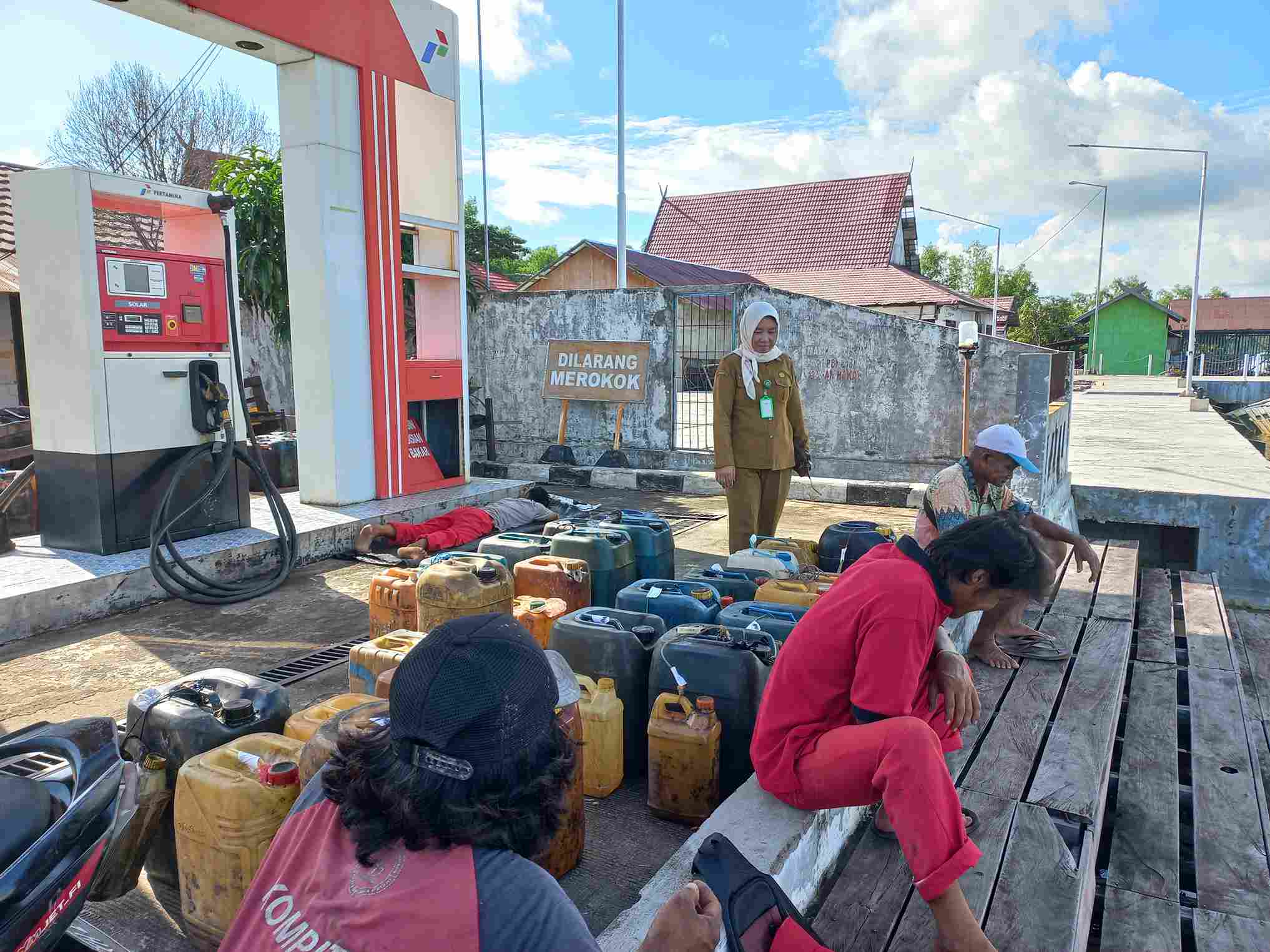 Kepala Dislutkan Prov. Kalteng Darliansjah : Pelabuhan Perikanan Kuala Pembuang Berperan Membantu Nelayan Menjalankan Aktivitas