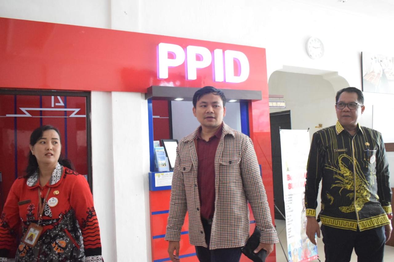 Wakil Ketua Komisi Informasi Pusat Arya Sandhiyudha Apresiasi Pelaksanaan Layanan Informasi Publik di Dislutkan Prov. Kalteng