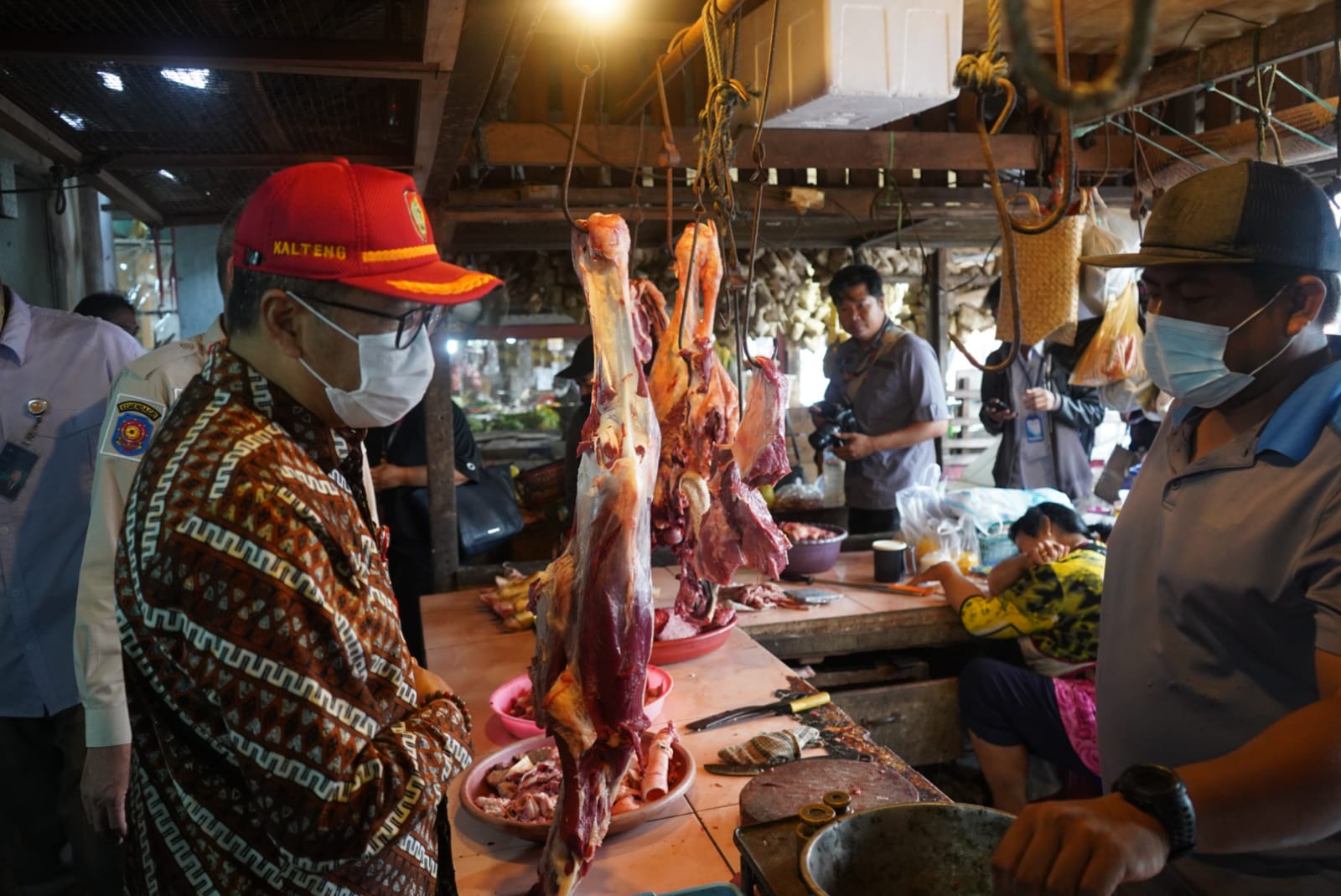 Jelang Hari Raya Iduladha 1443 H/2022 M, Asisten Bidang Ekbang Pimpin Pemantauan Pangan Di Pasar Besar Kota Palangka Raya