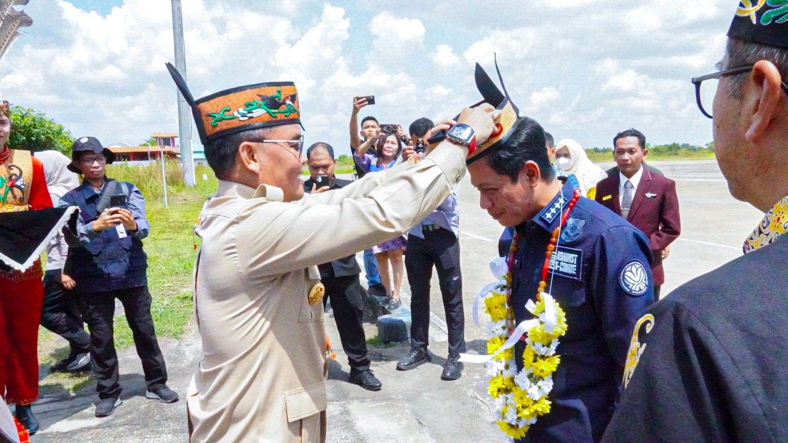 Gubernur Kalteng Agustiar Sabran Sambut Kedatangan Menteri Lingkungan Hidup RI Hanif Faisol Nurofiq